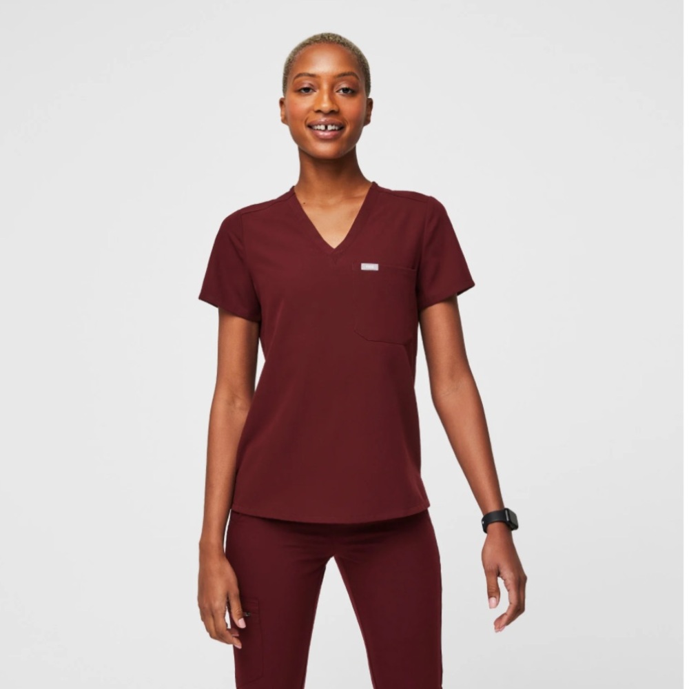 Figs 1 Pocket Scrub Top